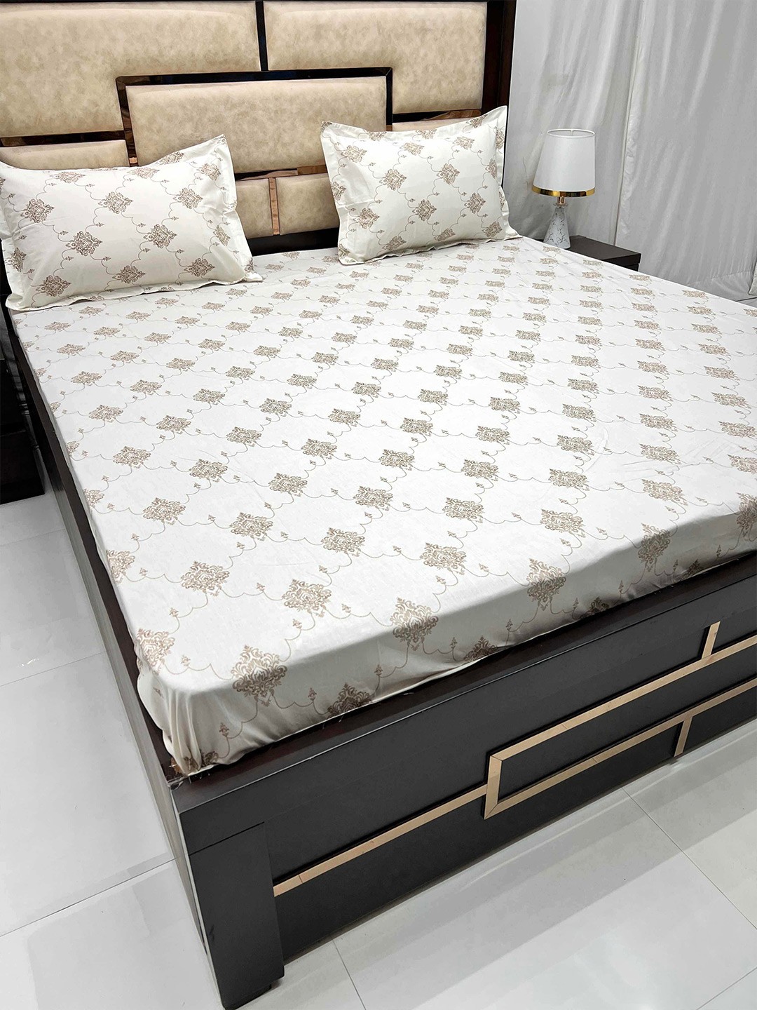 

Pure Decor Villa Brown Ethnic Motifs Cotton 330 TC King Bedsheet & 2 Pillow Covers