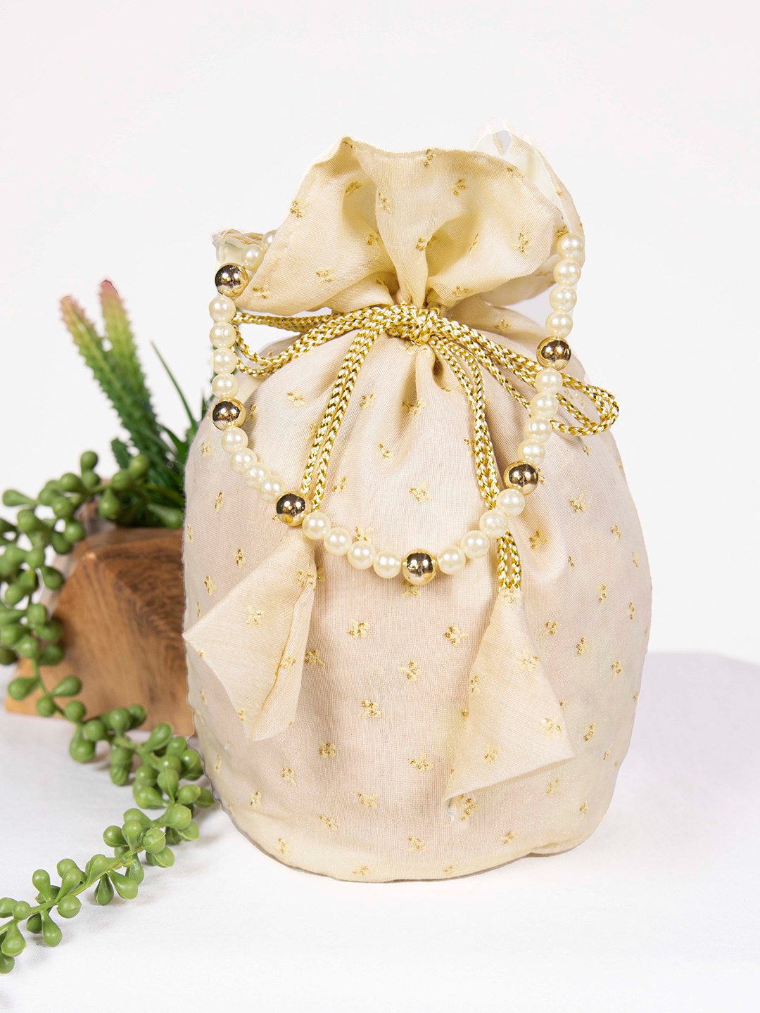 

LOOKNBOOK ART Embellished Tasselled Potli Clutch, White