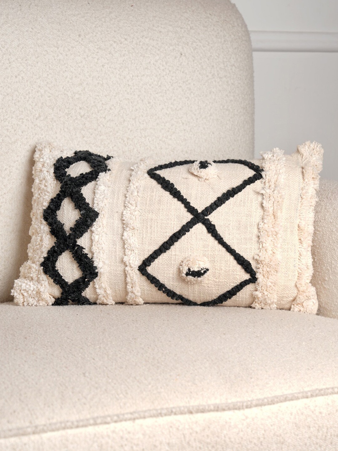 

Art Avenue Cream & Black Self Design Cotton Rectangle Cushion Cover