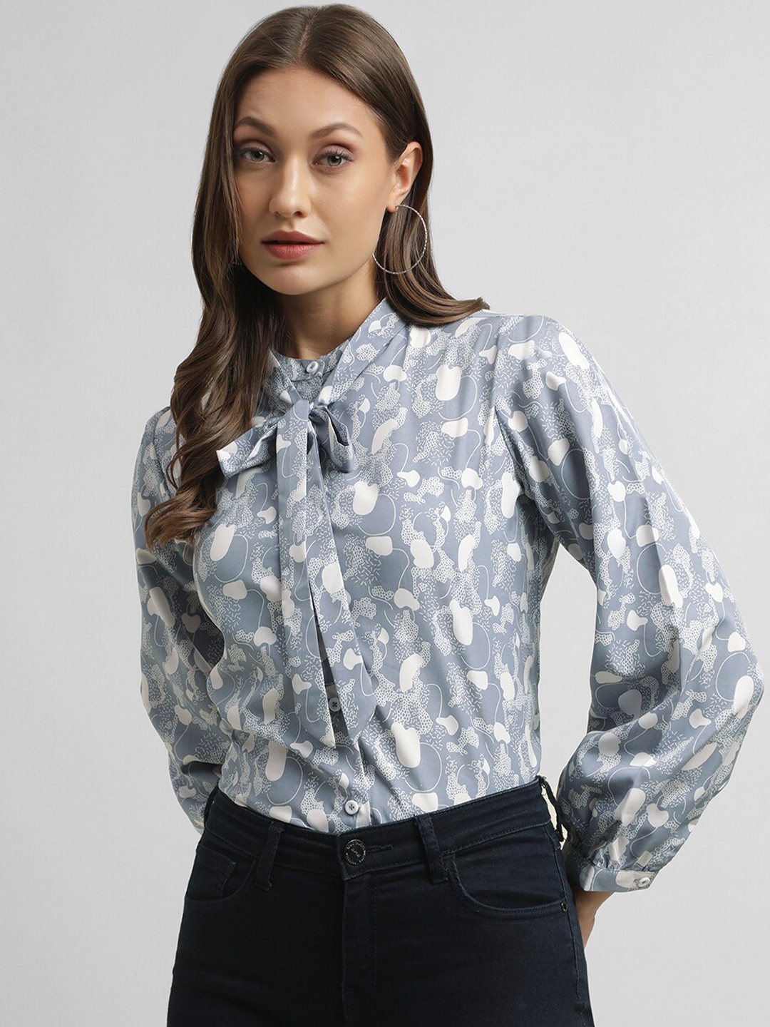 

Selvia Floral Printed Tie-Up Neck Puff Sleeve Crepe Top, Grey