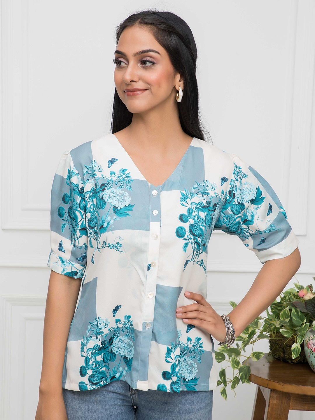 

DressBerry White Floral Printed V-Neck Shirt Style Top