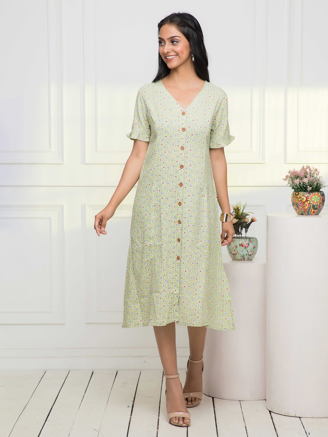 

DressBerry Green & White Floral Printed Bell Sleeve A-Line Dress