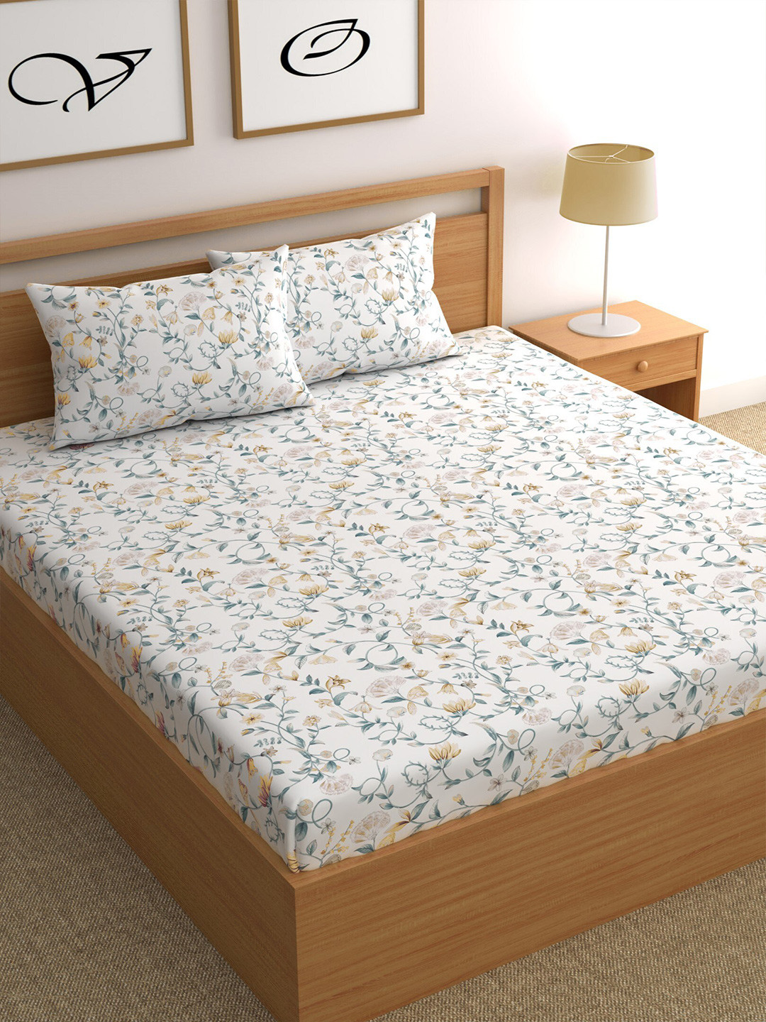 

CHHAVI INDIA Peach-Coloured Floral Polycotton 210 TC Queen Bedsheet & 2 Pillow Covers