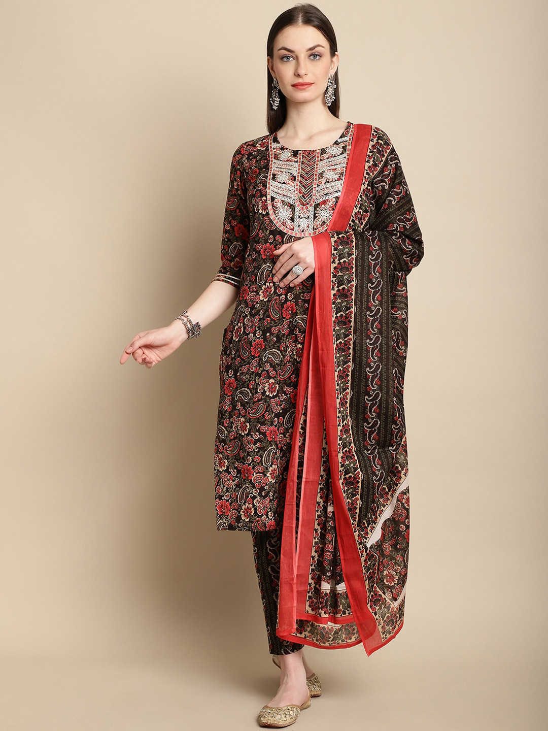 

Sangria Printed & Embroidered Straight Kurta With Trouser & Dupatta, Maroon