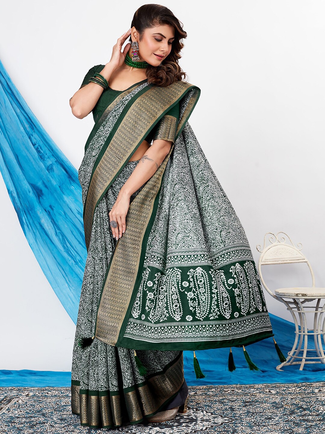 

Saree mall Green & White Ethnic Motifs Printed Zari Sungudi Sarees