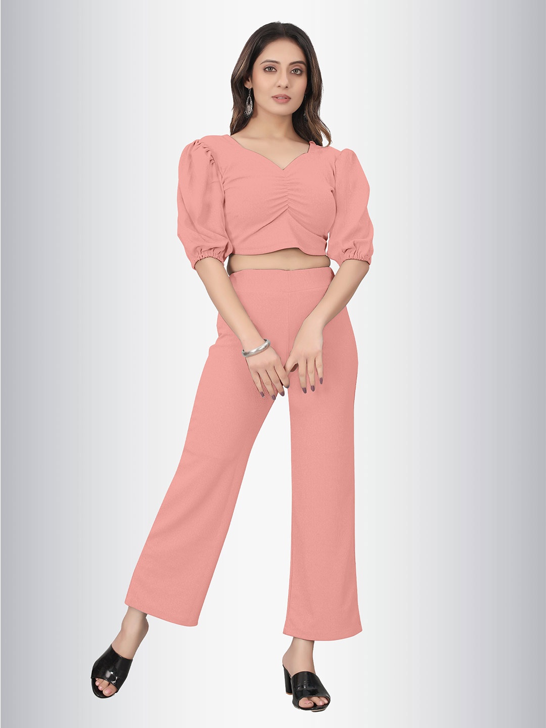 

N N ENTERPRISE Puff Sleeves Crop Top With Capris, Peach