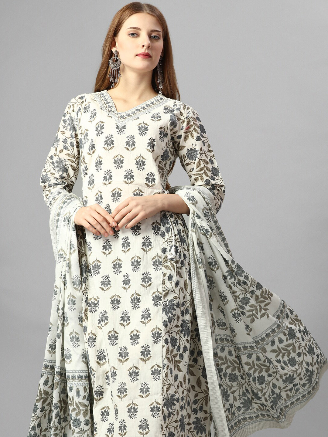 

MEEPAL Floral Printed V-Neck Kurti with Harem Pants & With Dupatta, White