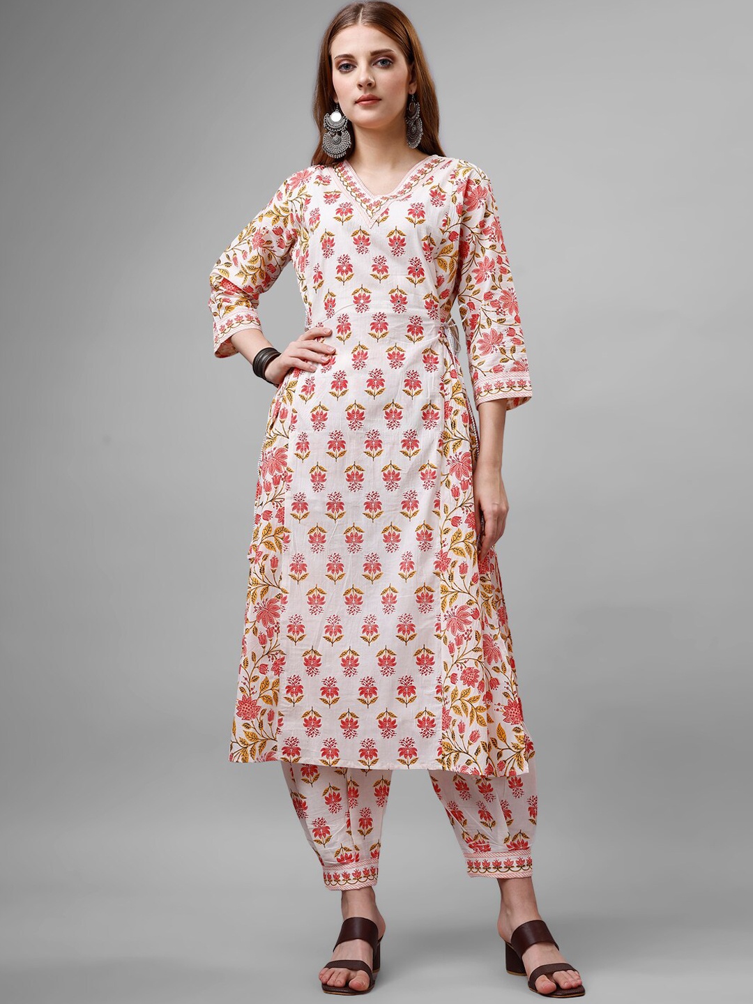 

MEEPAL Ethnic Motifs Printed Kurta with Harem Pants & With Dupatta, Peach