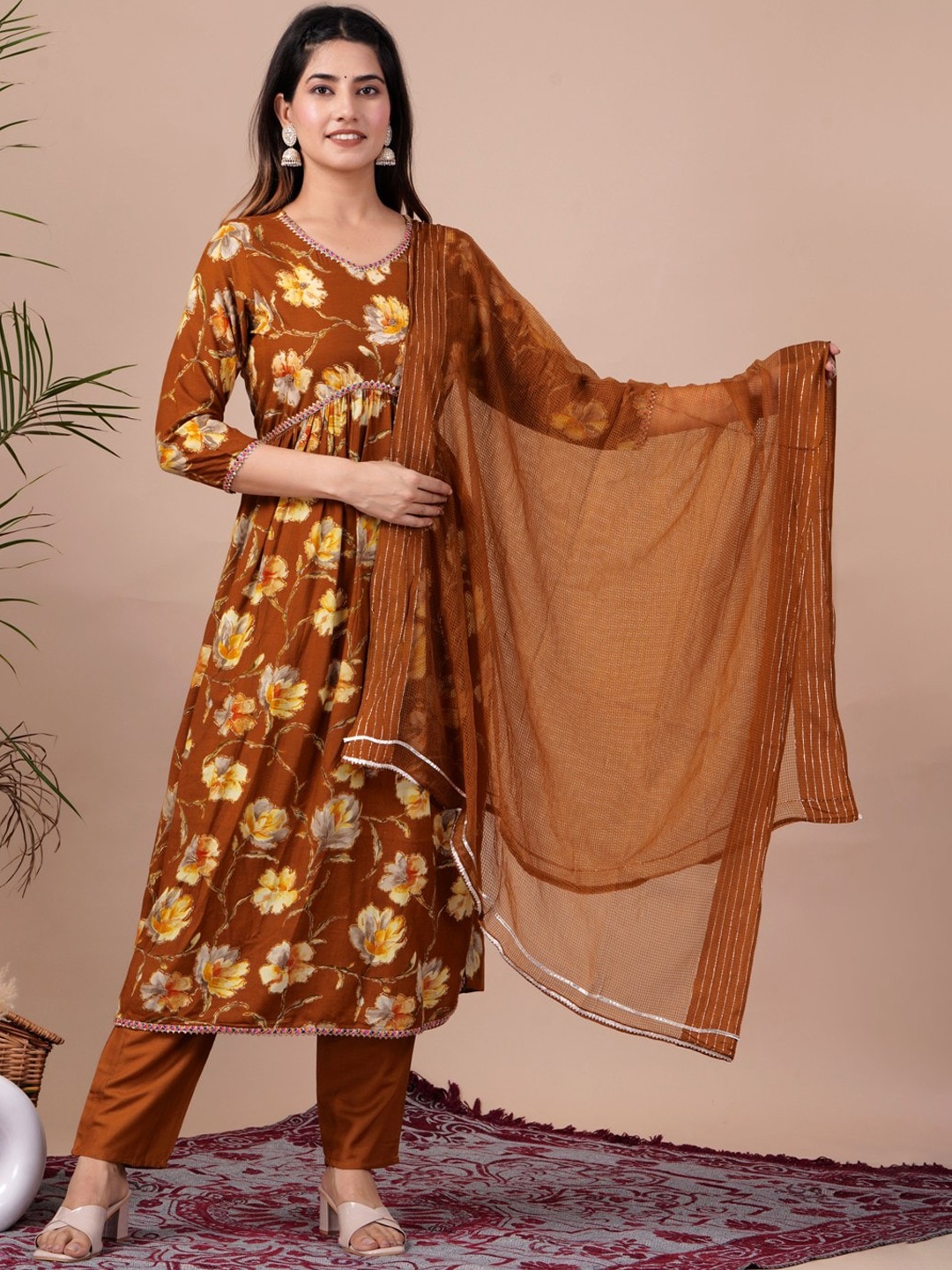 

UNISETS Floral Printed Empire Kurta & Trousers With Dupatta, Brown