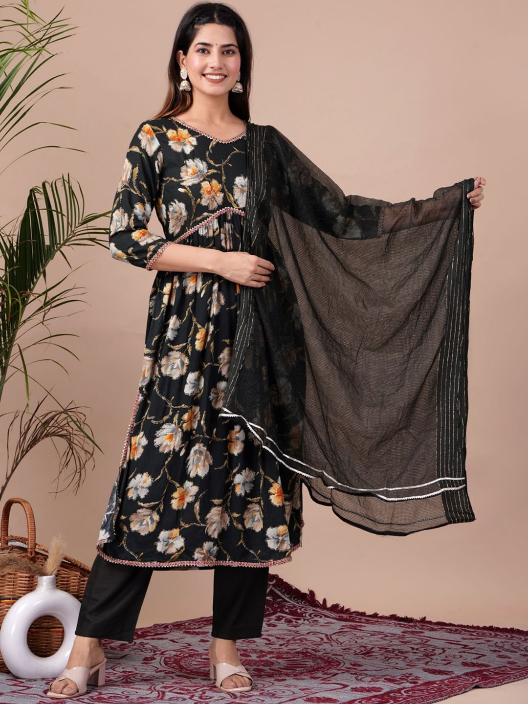 

UNISETS Floral Printed Empire Kurta & Trousers With Dupatta, Black