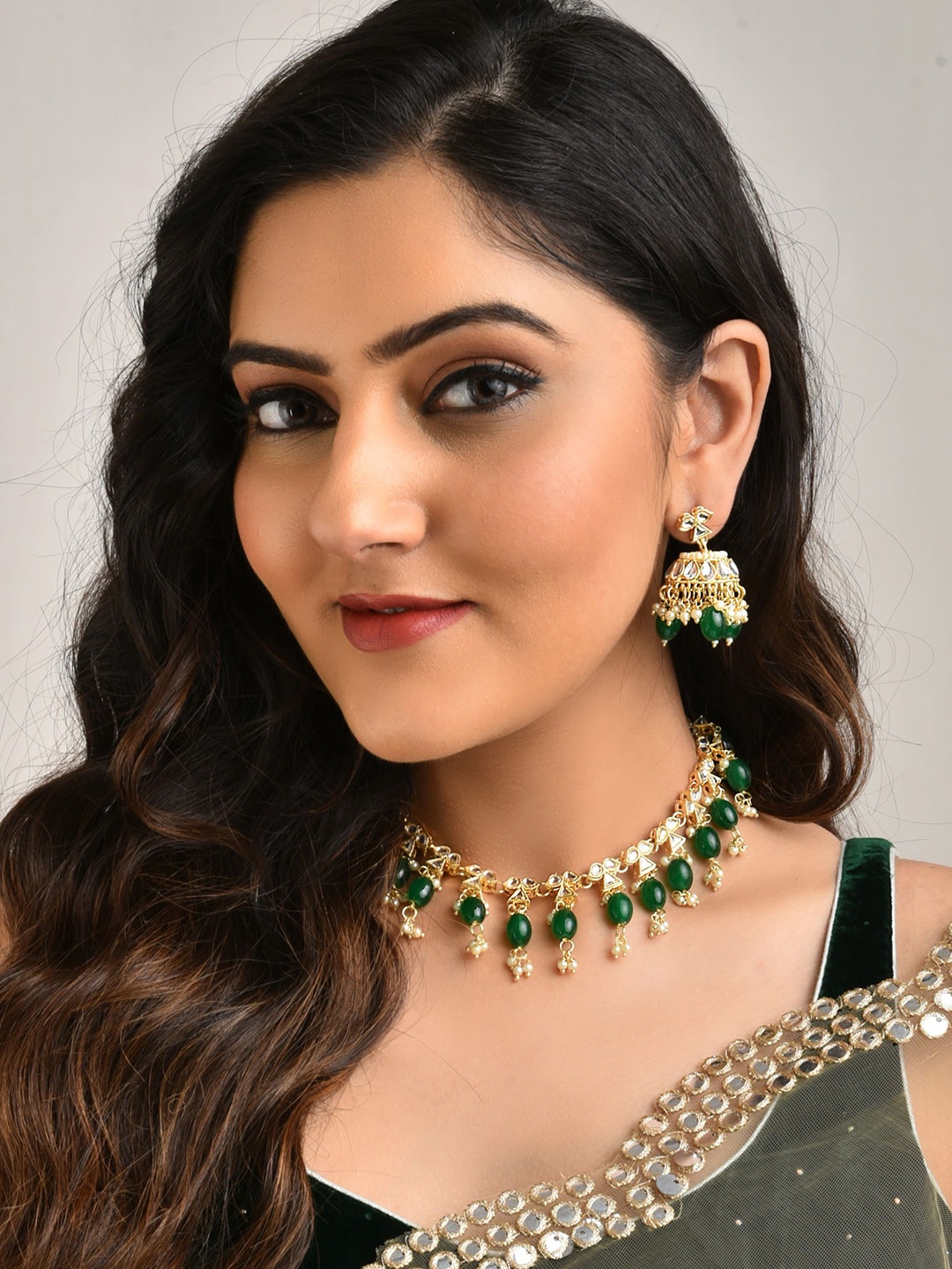 

LAIDA Gold-Plated Green Kundan-Studded & Beaded Jewellery Set