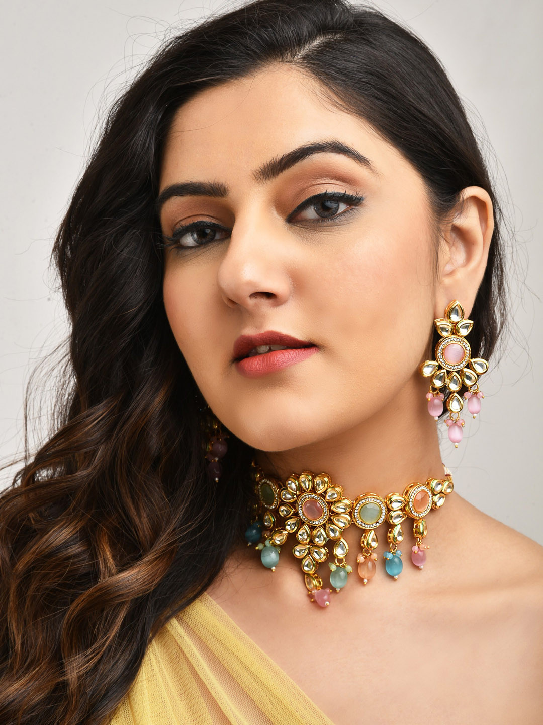 

LAIDA Gold-Plated Kundan-Studded & Pearl Beaded Jewellery Set