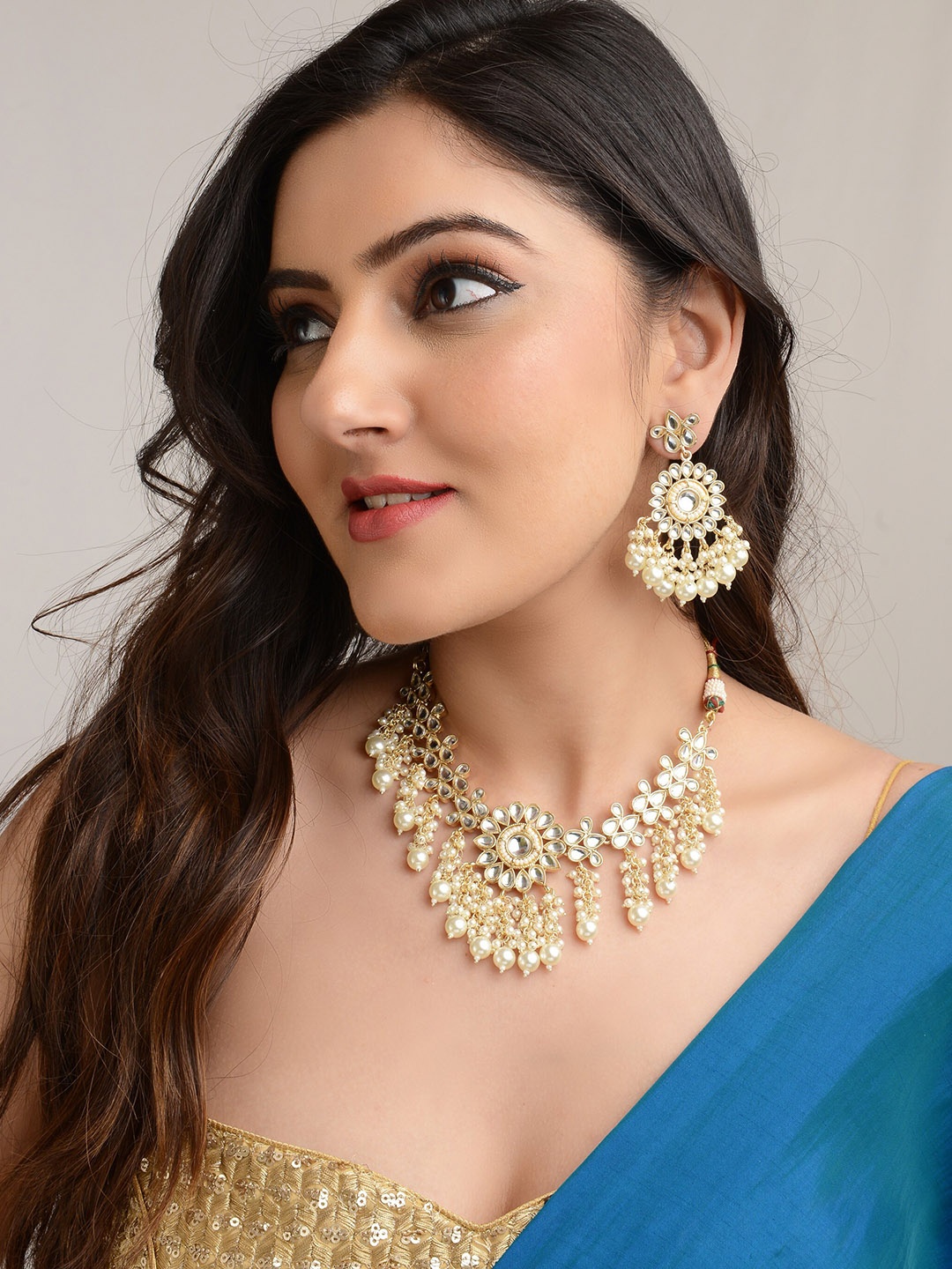 

LAIDA Gold-Plated Kundan-Studded & Pearl Beaded Jewellery Set