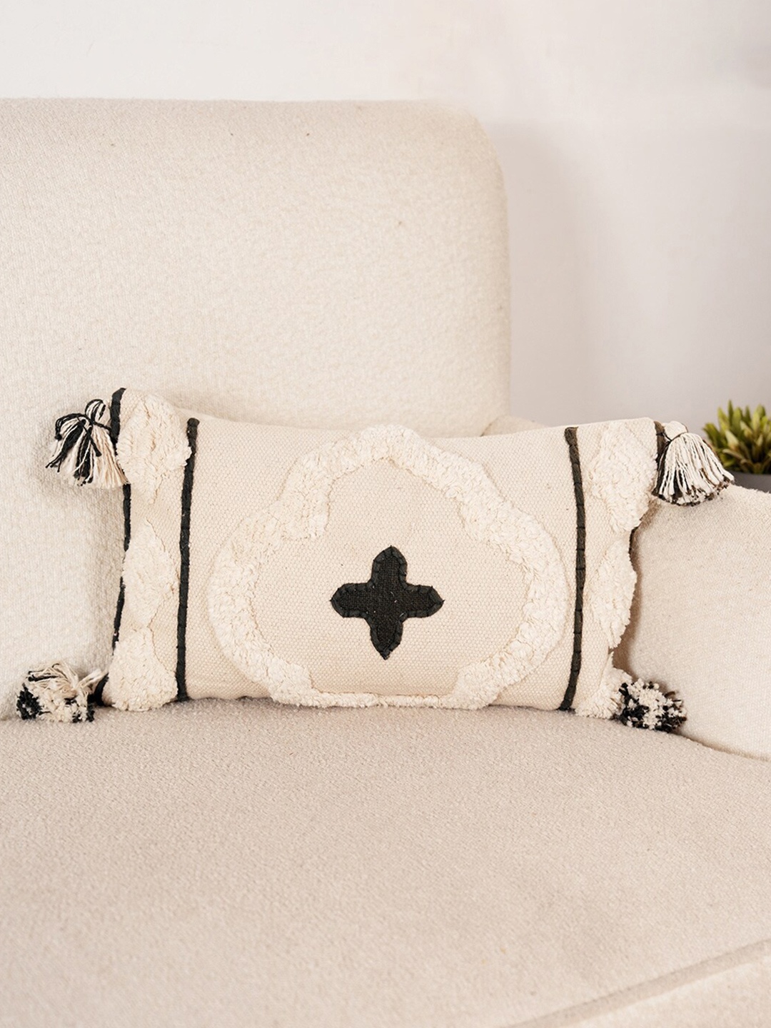 

Art Avenue Cream-Coloured & Black Self Design Cotton Rectangle Cushion Cover