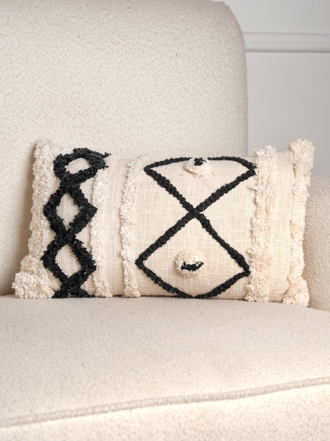 

Art Avenue Beige & Black Self Design Cotton Rectangle Cushion Cover