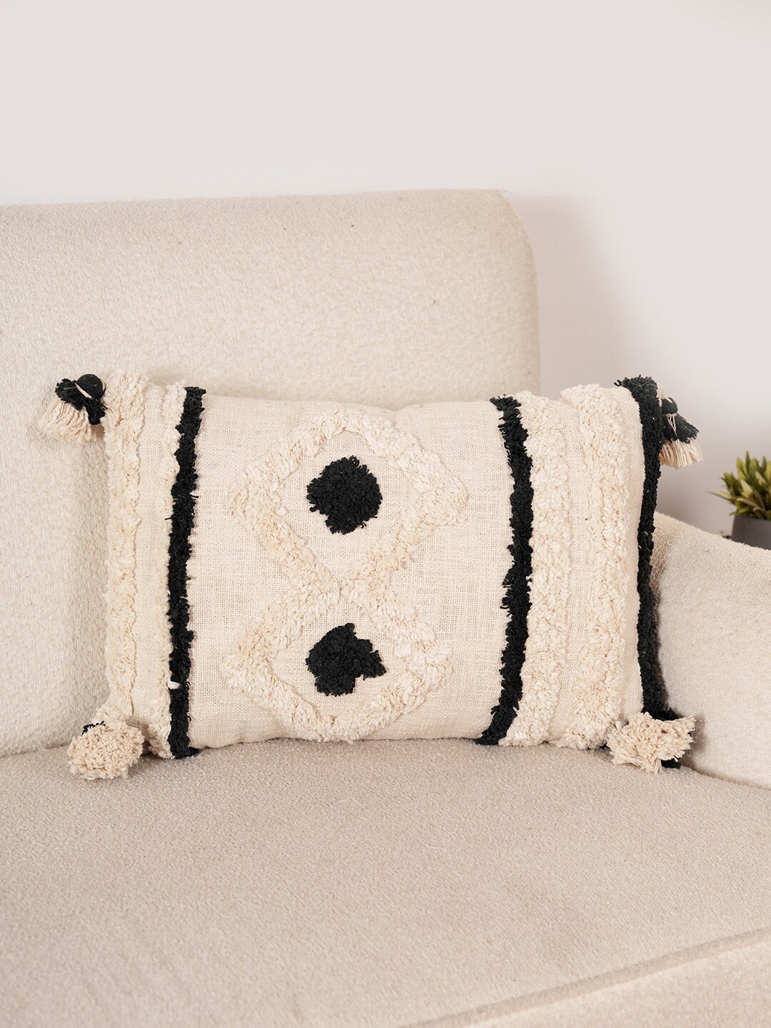 

Art Avenue Cream-Coloured & Black Self Design Cotton Rectangle Cushion Cover