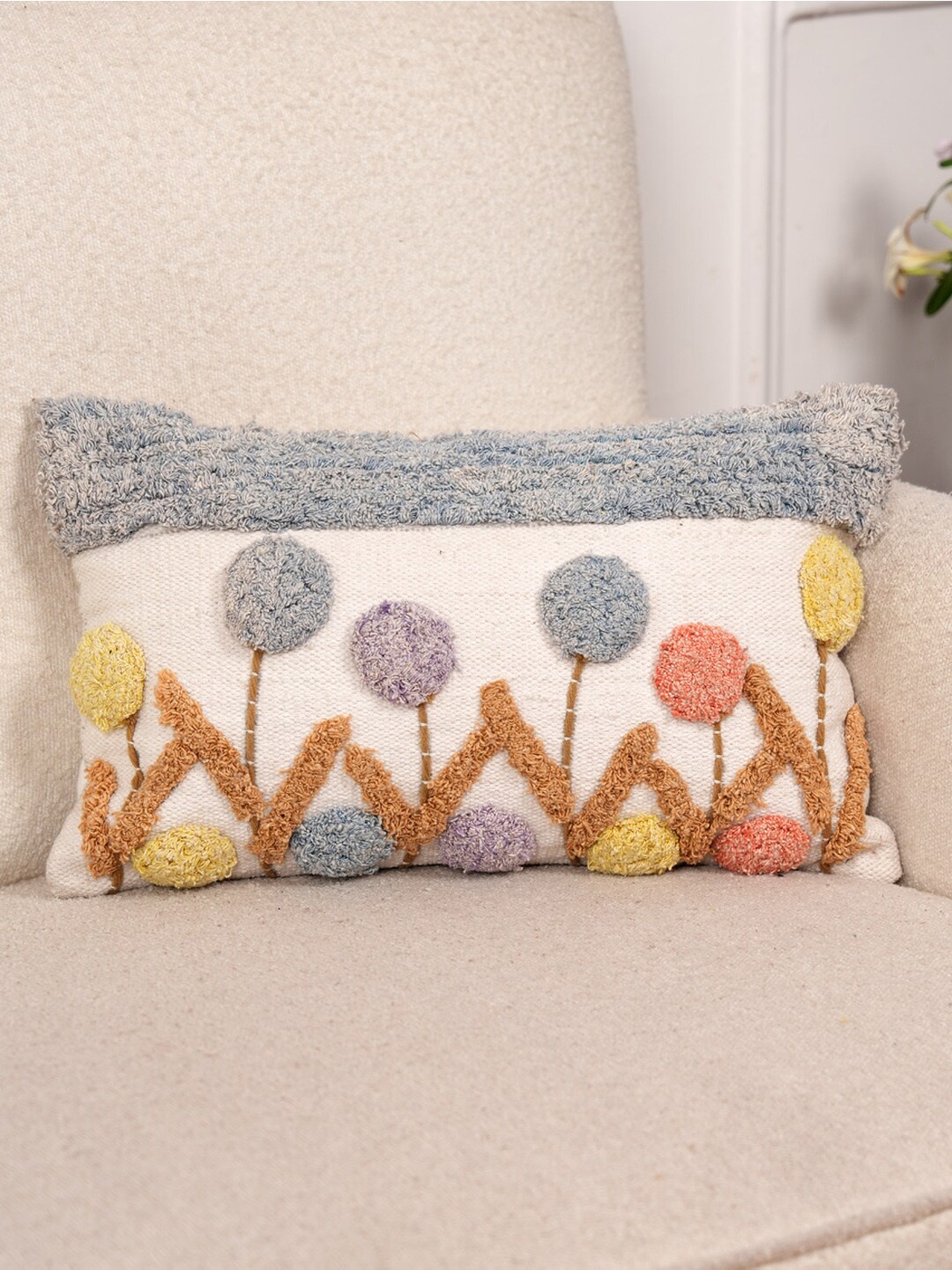 

Art Avenue White & Grey Rectangle Cotton Cushion Cover