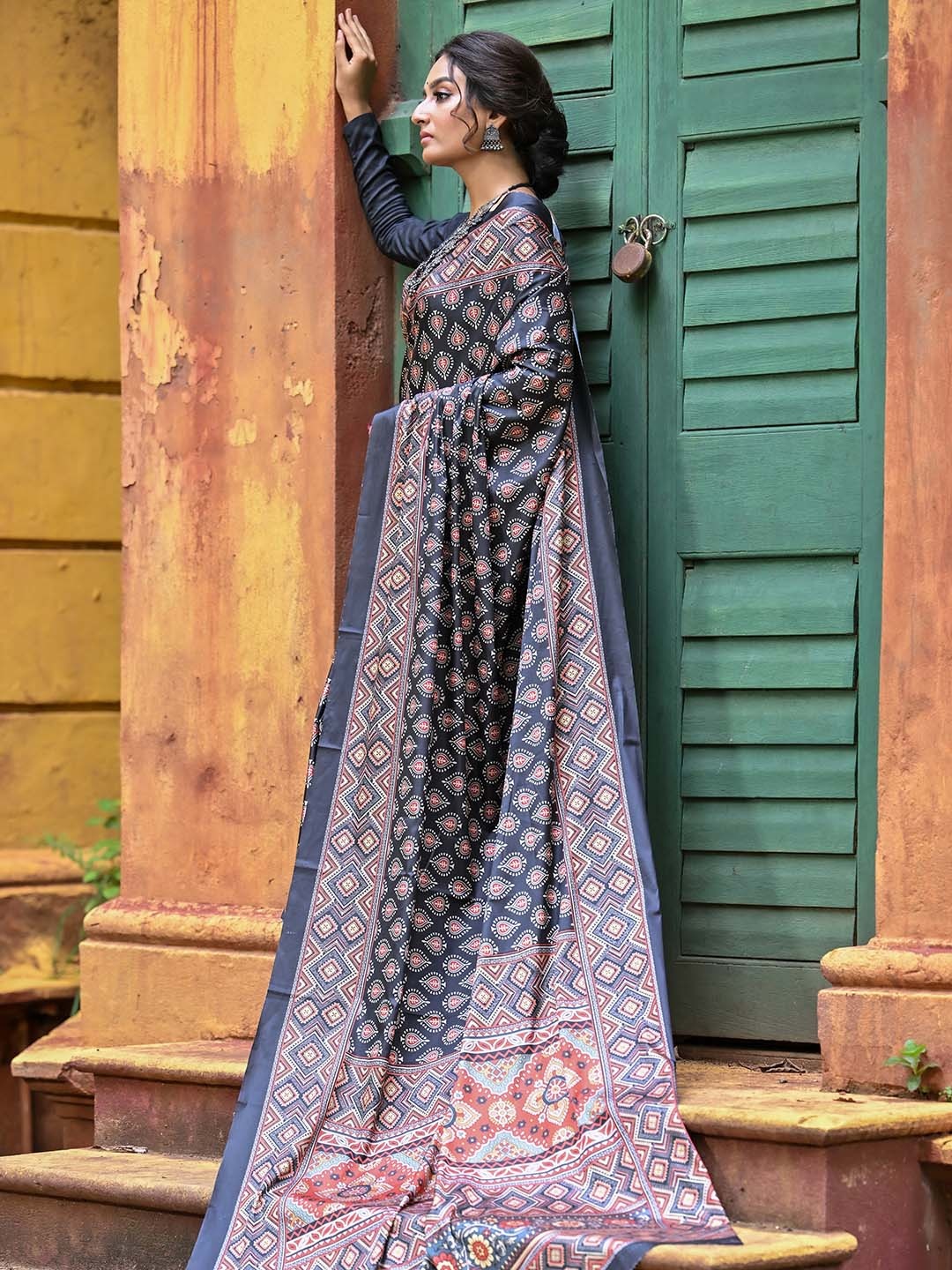 Anouk Ethnic Motifs Printed Art Silk Saree, Black