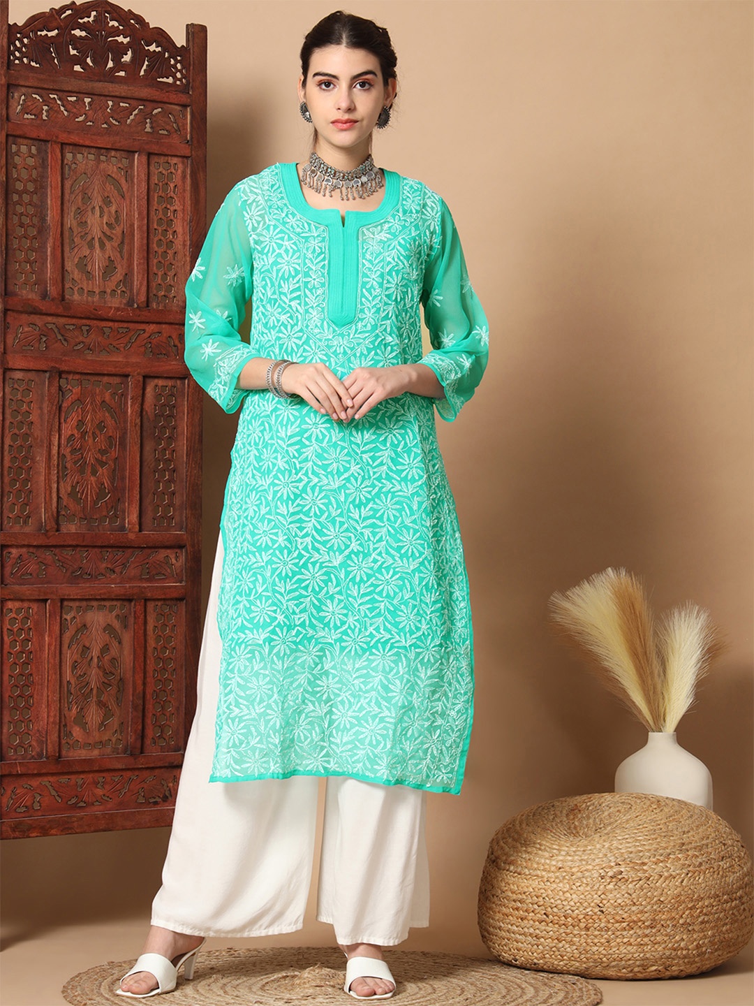 

Ethnava Floral Embroidered Round Neck Straight Kurta With Slip, Sea green