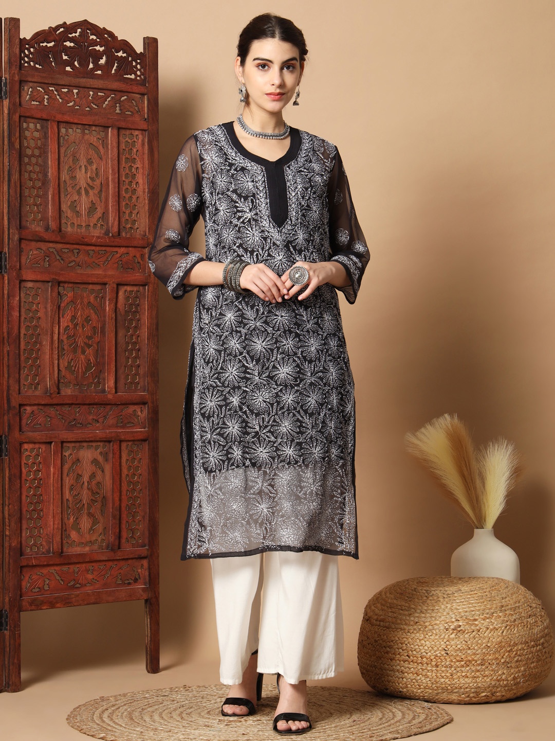 

Ethnava Floral Embroidered Round Neck Straight Kurta With Slip, Black
