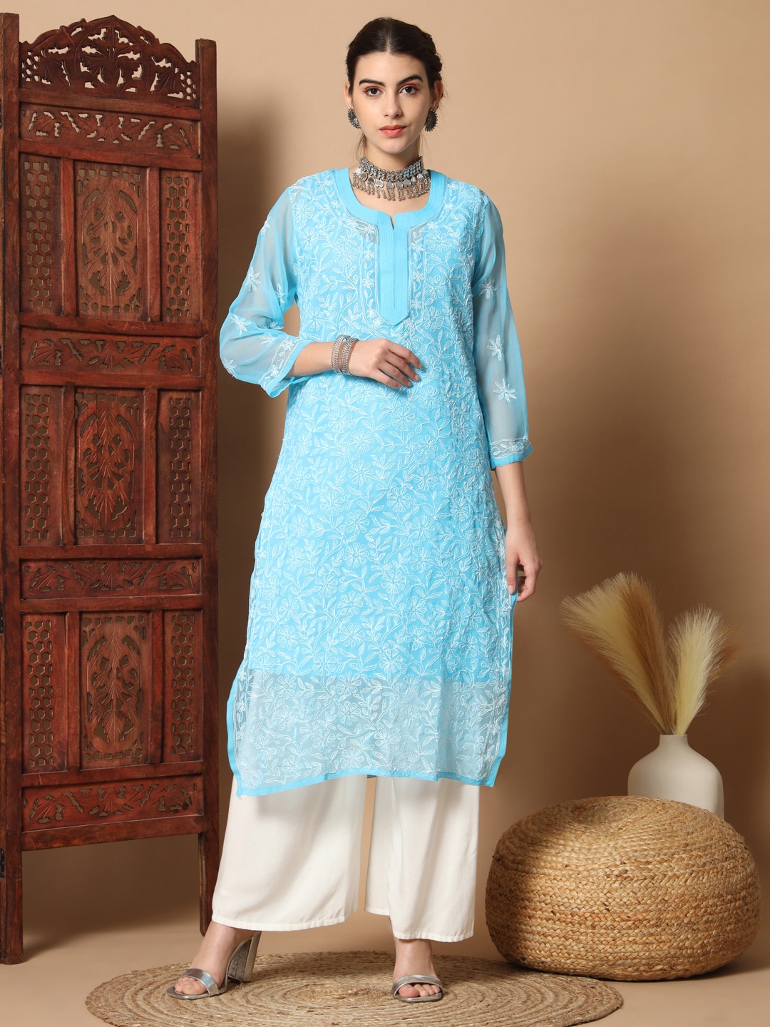 

Ethnava Floral Embroidered Round Neck Straight Kurta With Slip, Turquoise blue