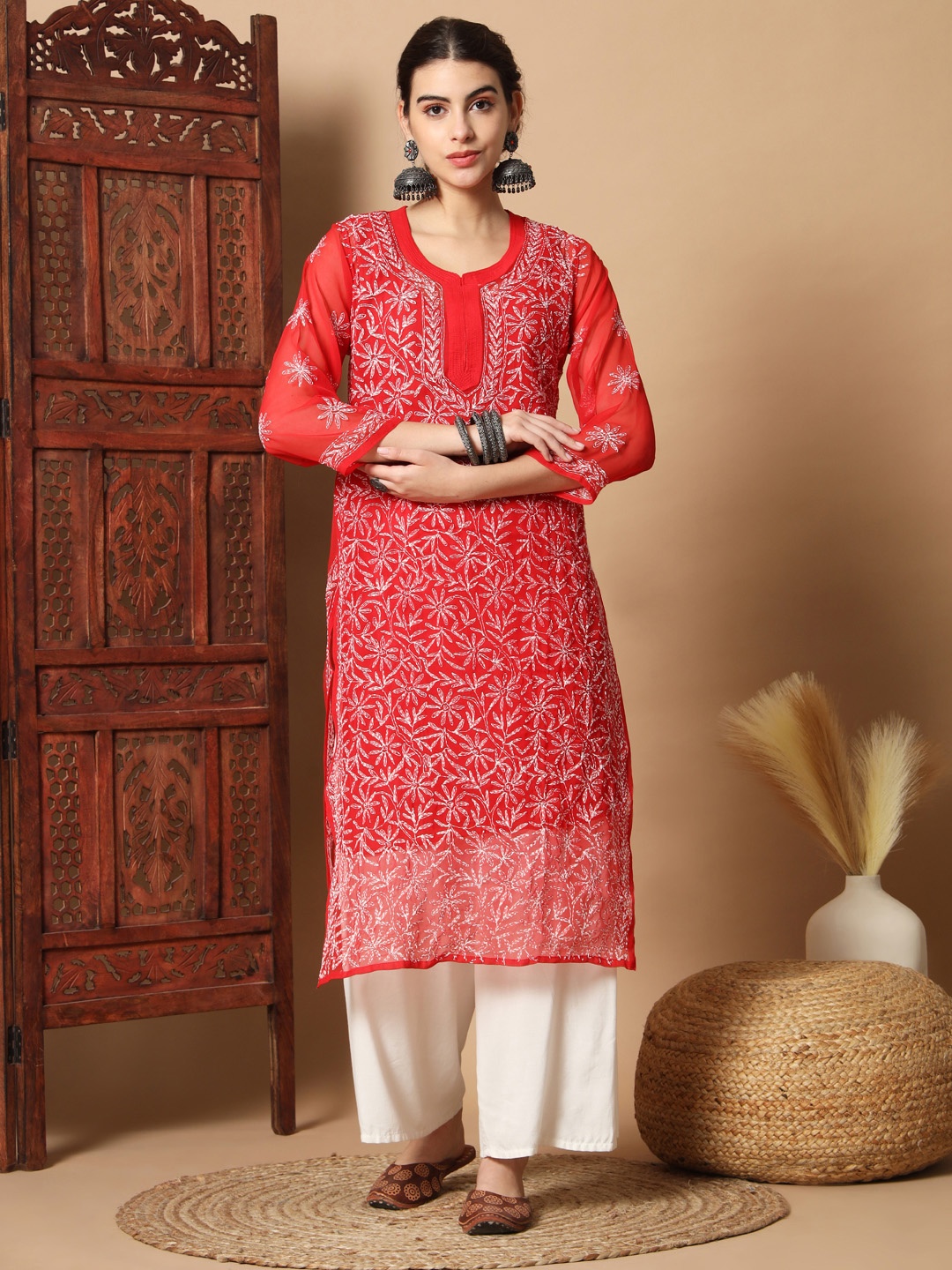 

Ethnava Floral Embroidered Round Neck Straight Kurta With Slip, Red