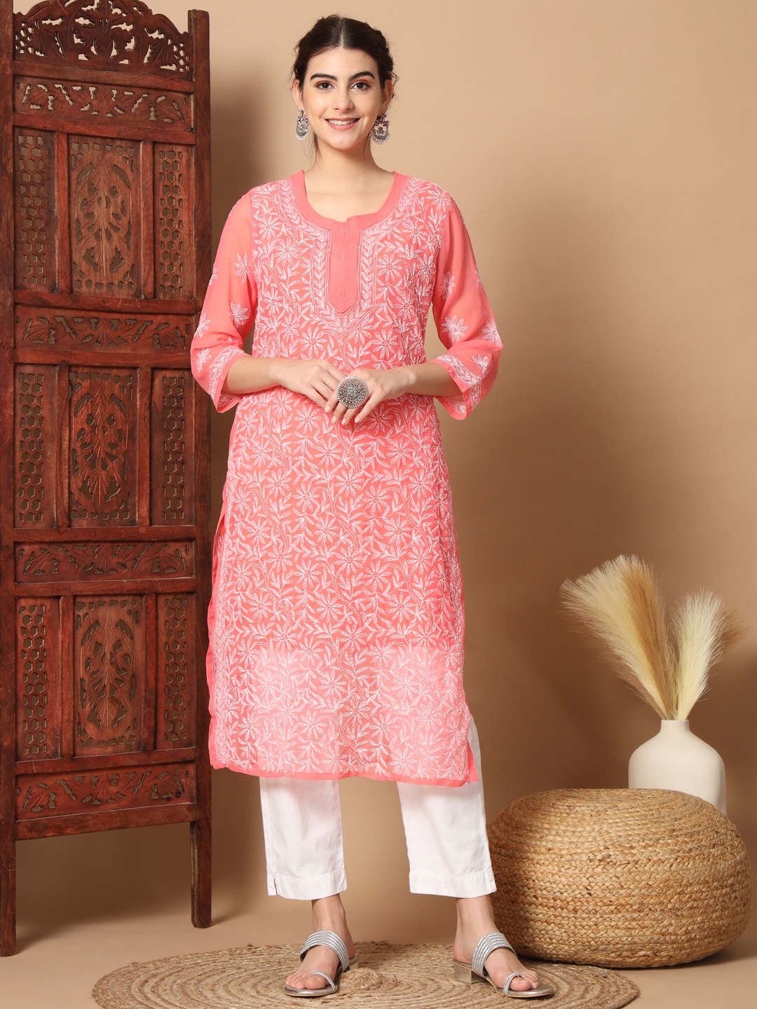 

Ethnava Floral Embroidered Round Neck Straight Kurta With Slip, Pink