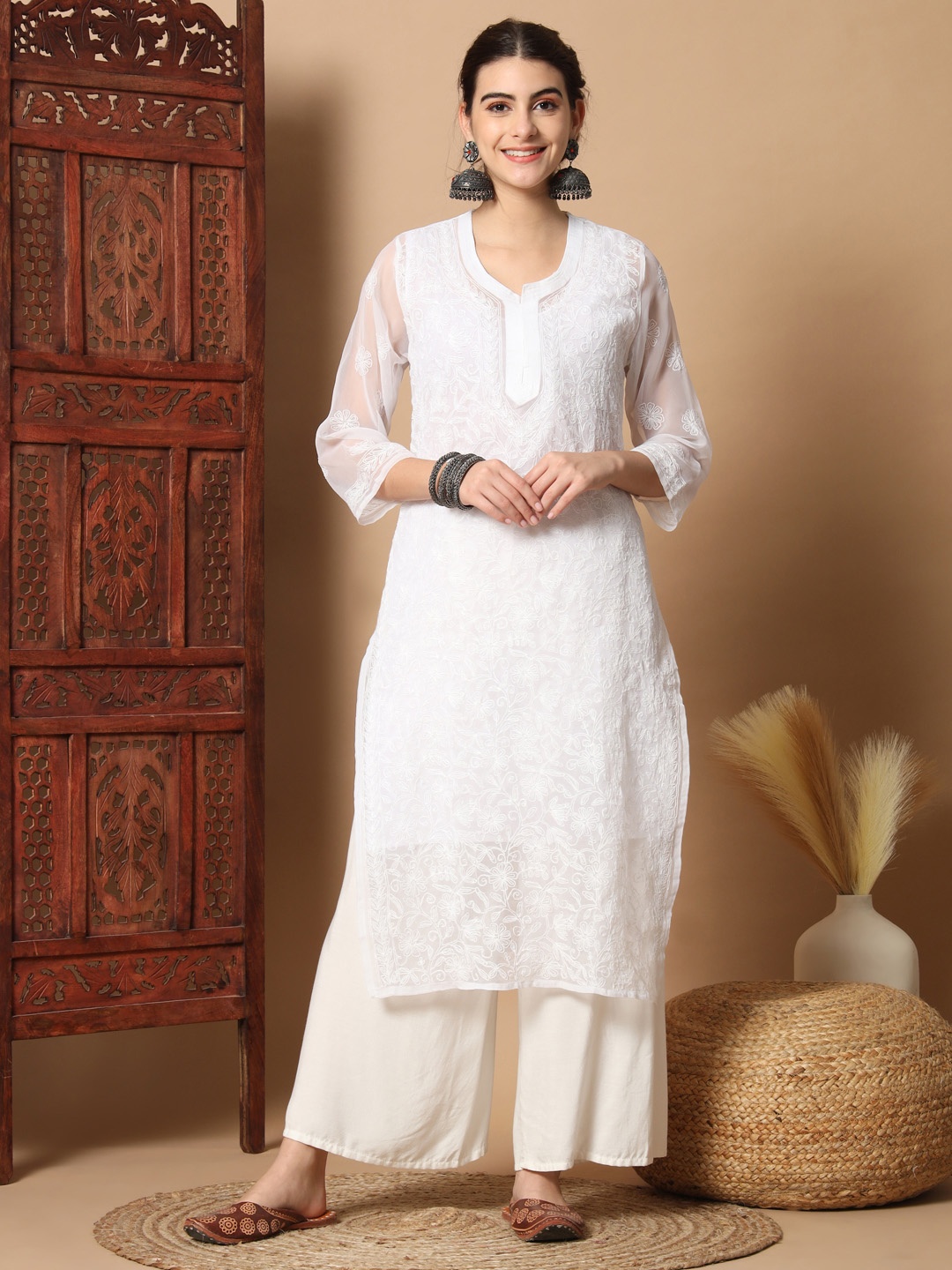

Ethnava Floral Embroidered Round Neck Straight Kurta With Slip, White