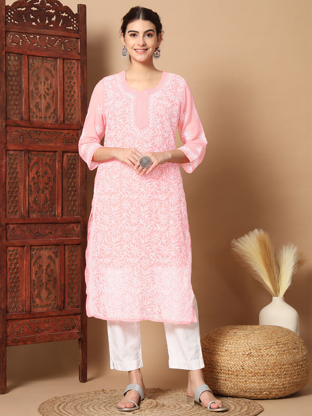 

Ethnava Floral Embroidered Round Neck Straight Kurta With Slip, Pink