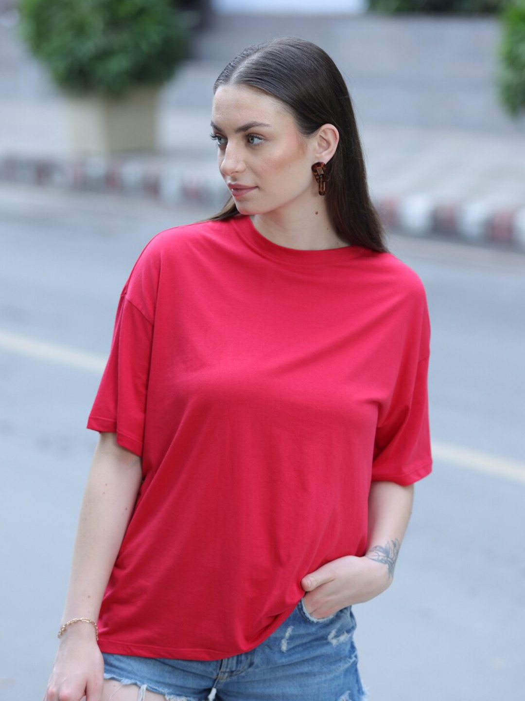 

TITTLI Drop Shoulder Sleeves Pure Cotton Oversized T-shirt, Red