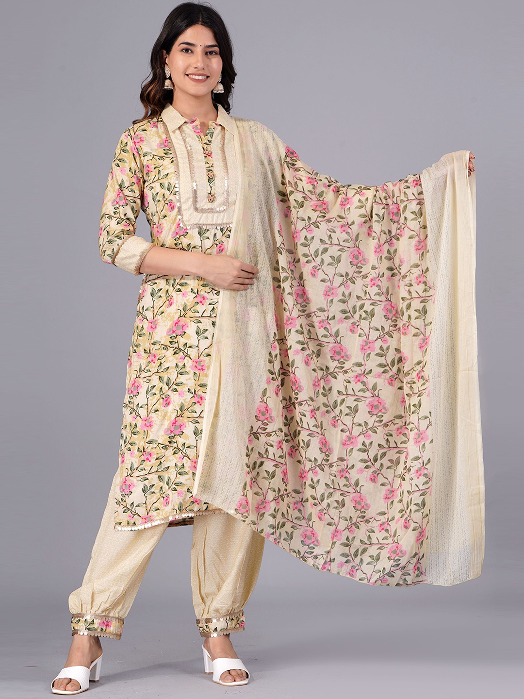

DORIYA Floral Printed Kurta With Salwar & Dupatta, Yellow