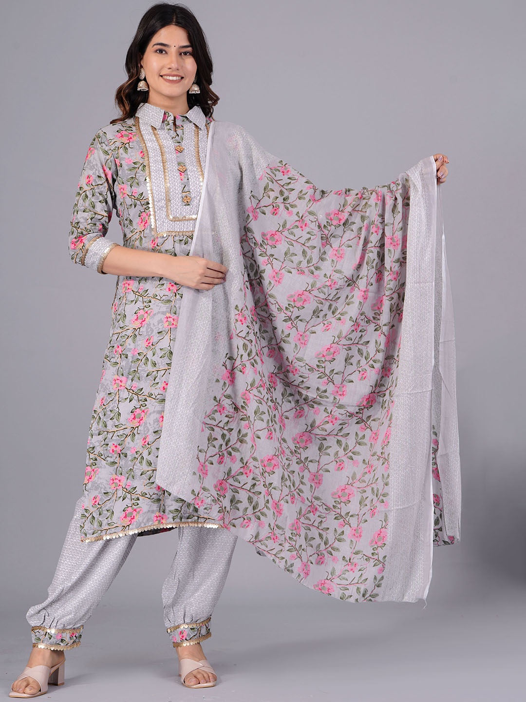 

DORIYA Floral Printed Kurta With Harem Pants & Dupatta, Grey