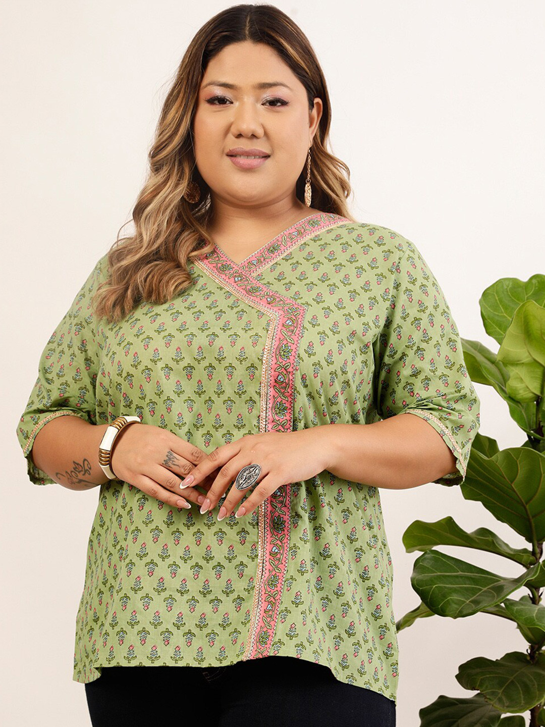 

indo street Green Ethnic Motifs Printed V-Neck Pure Cotton Regular Kurti