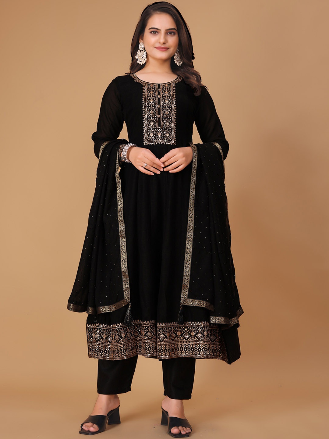 

Navlik Yoke Design Regular Sequinned Kurta with Trousers & Dupatta, Black