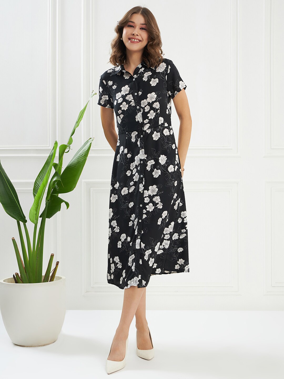 

KASSUALLY Black Floral Print Fit & Flare Midi Dress