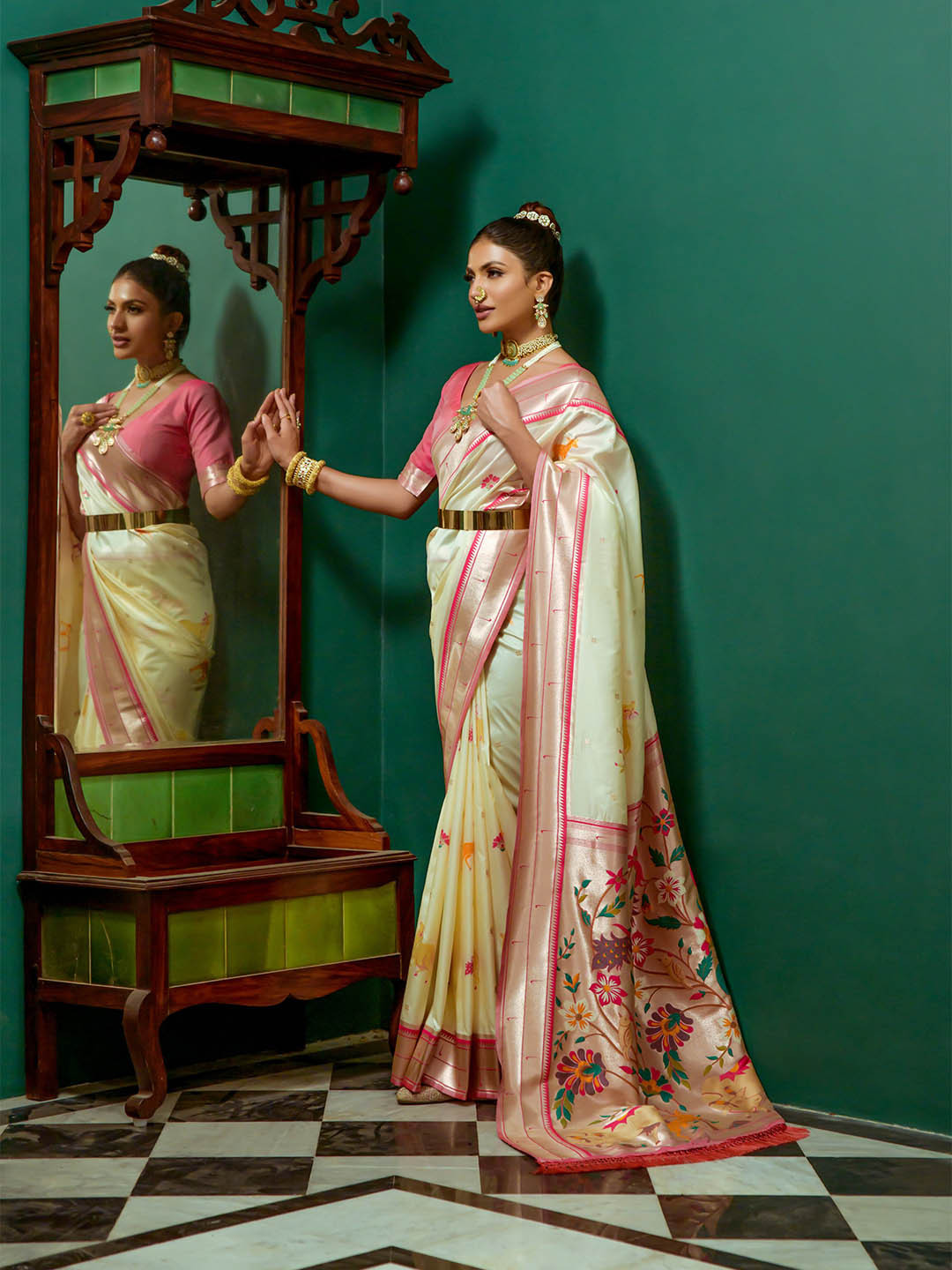 

VISHNU WEAVES Ethnic Motifs Woven Design Zari Pure Silk Paithani Saree, Off white