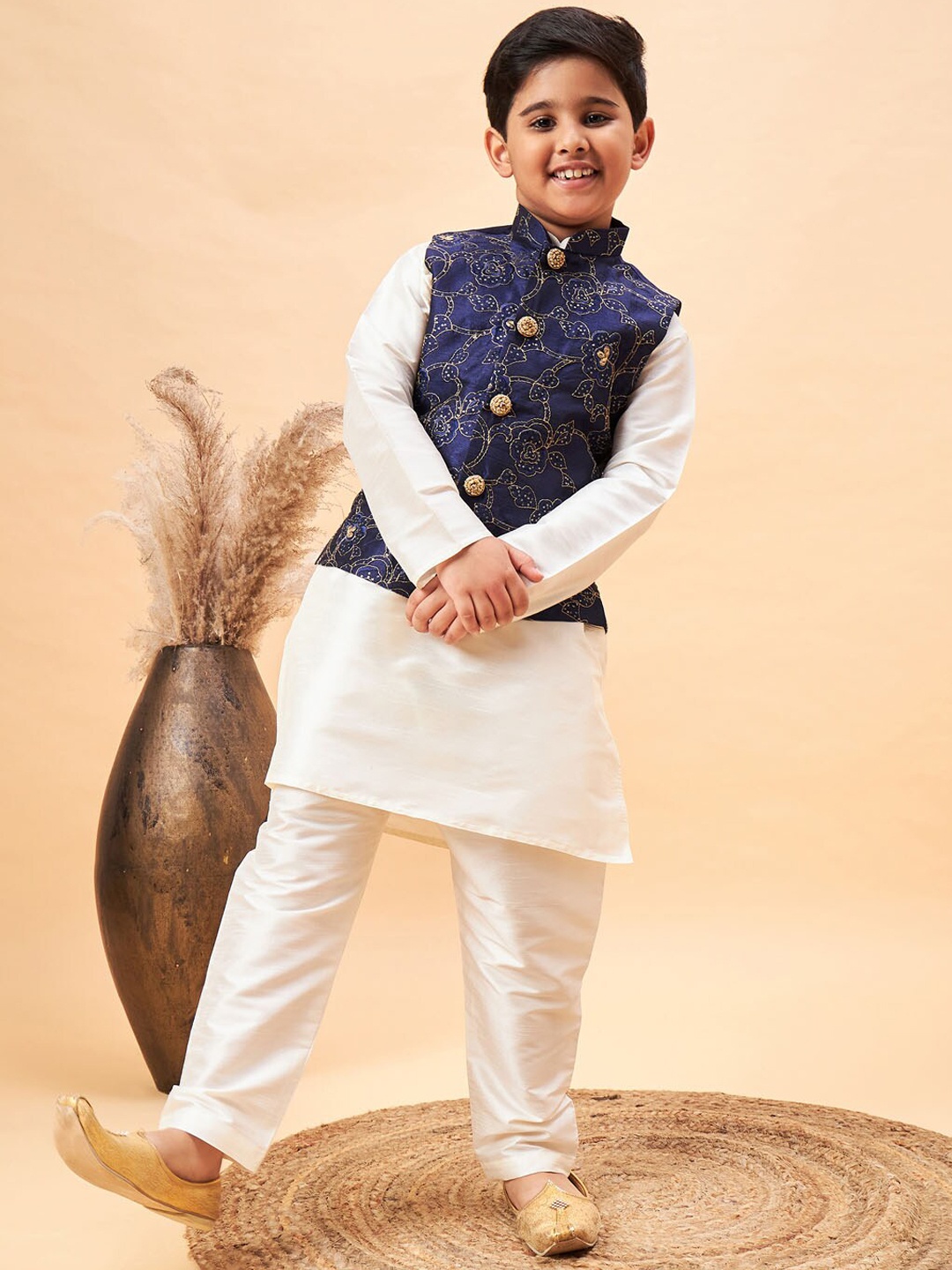 

VASTRAMAY Boys Floral Embroidered Kurta With Pyjamas, Cream
