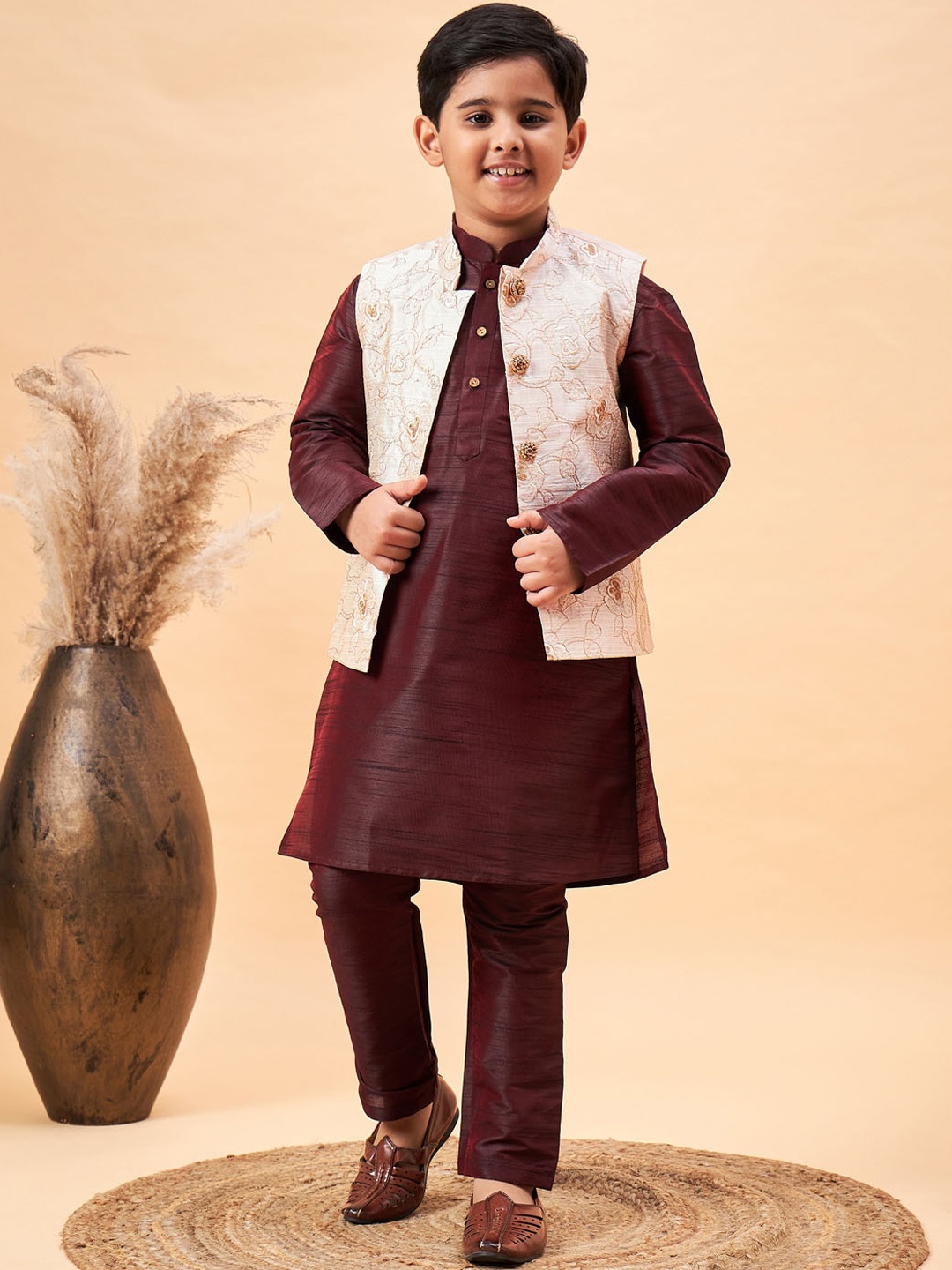 

VASTRAMAY Boys Mandarin Collar Straight Kurta With Pyjamas, Burgundy