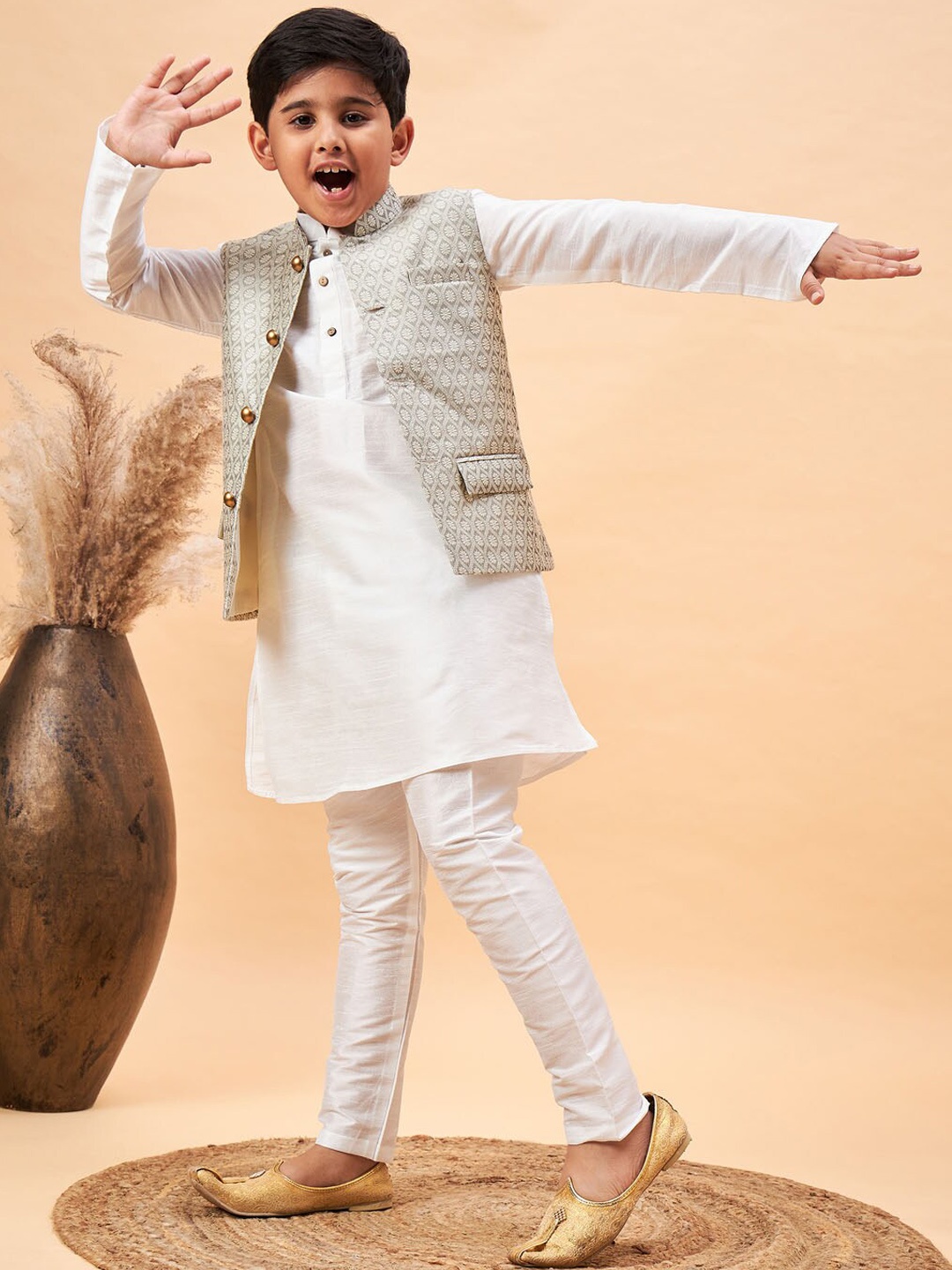 

VASTRAMAY Boys Mandarin Collar Kurta With Pyjamas & Nehru Jacket, White