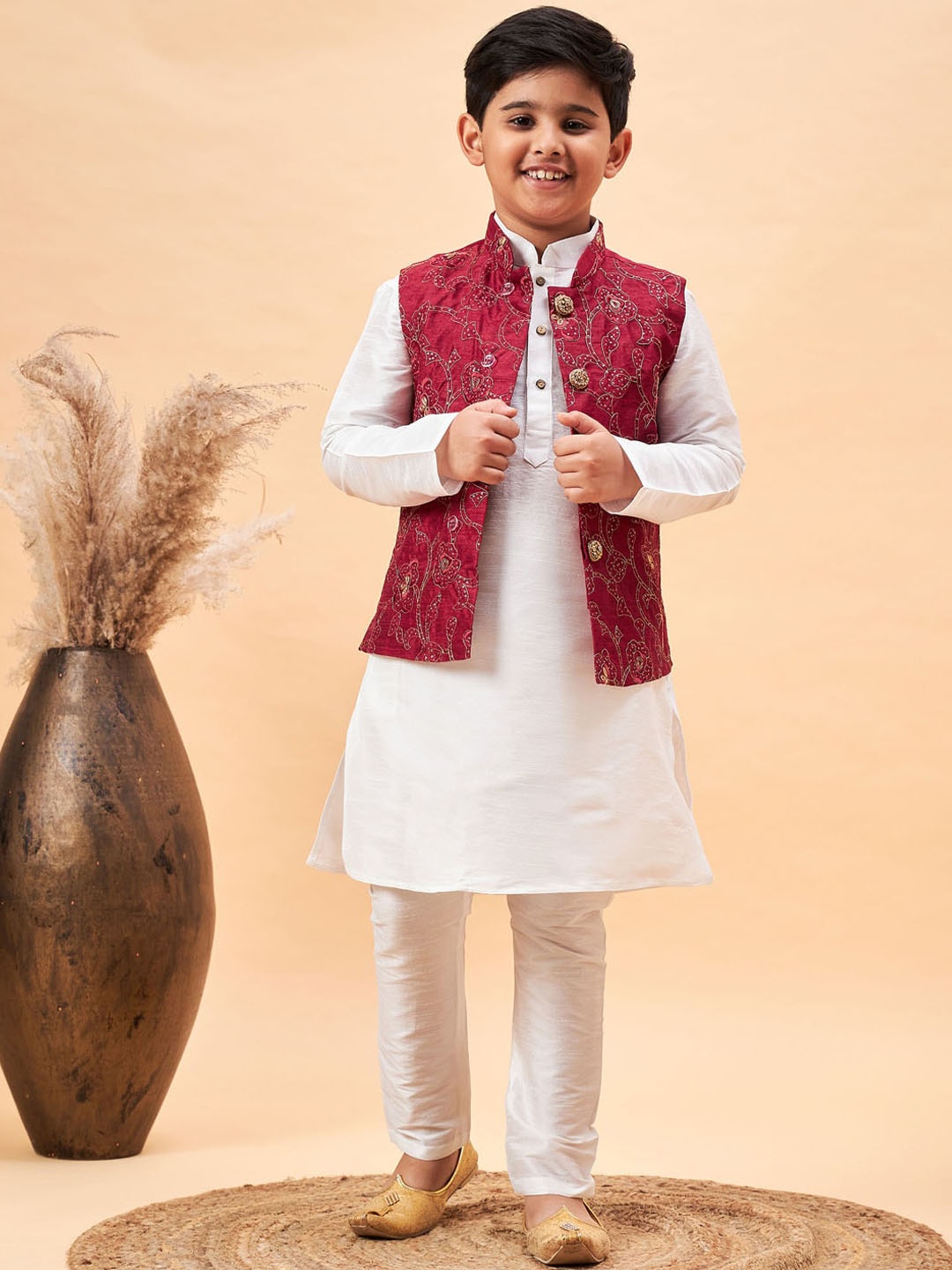 

VASTRAMAY Boys Mandarin Collar Kurta With Pyjamas & Nehru Jacket, White