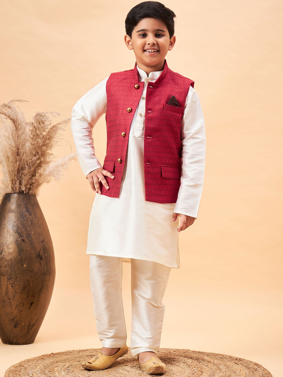 

VASTRAMAY Mandarin Collar Straight Kurta With Pyjamas, Cream