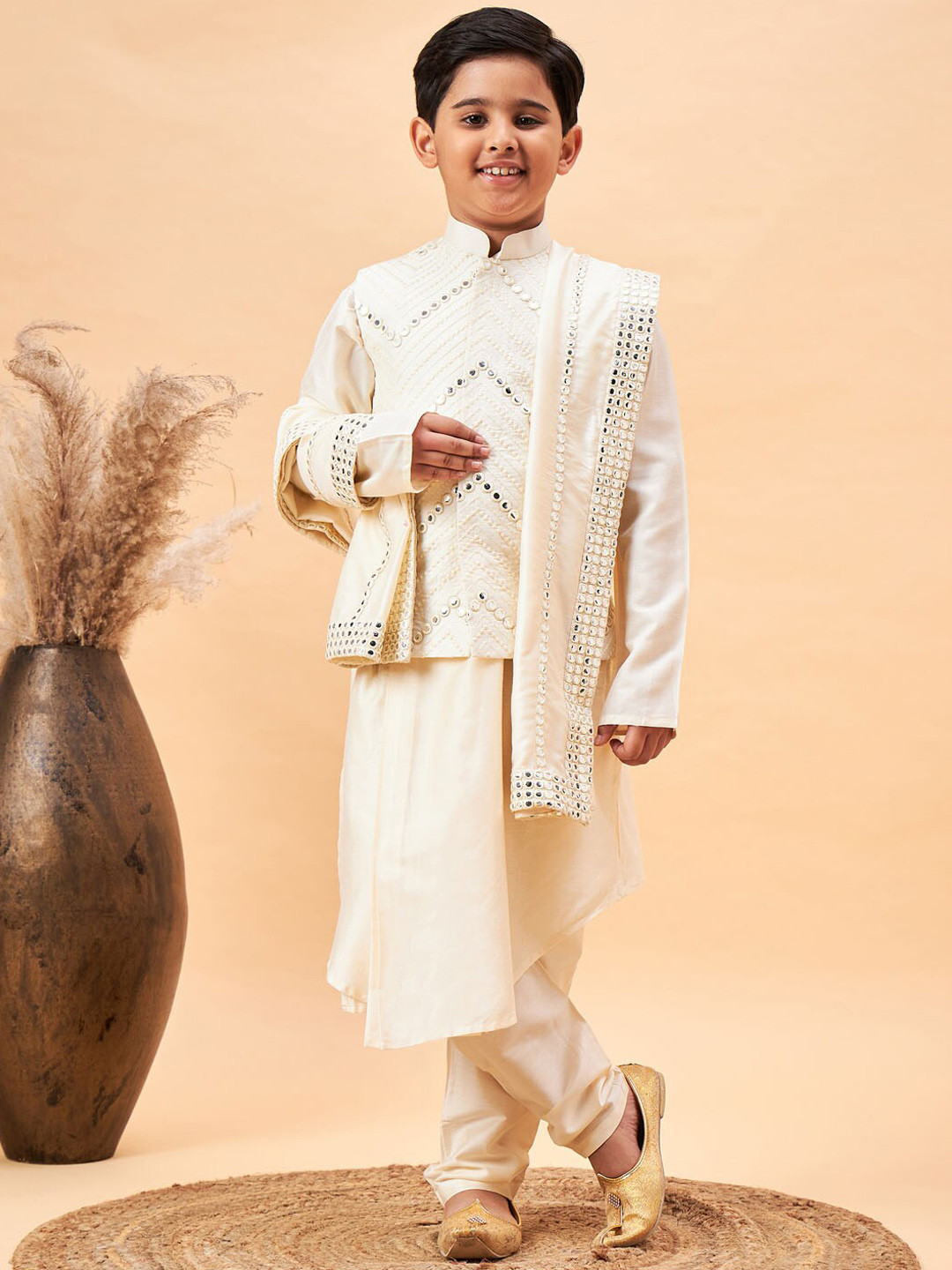 

VASTRAMAY Boys Mandarin Collar Straight Kurta With Pyjamas & Nehru Jacket With Dupatta, Cream