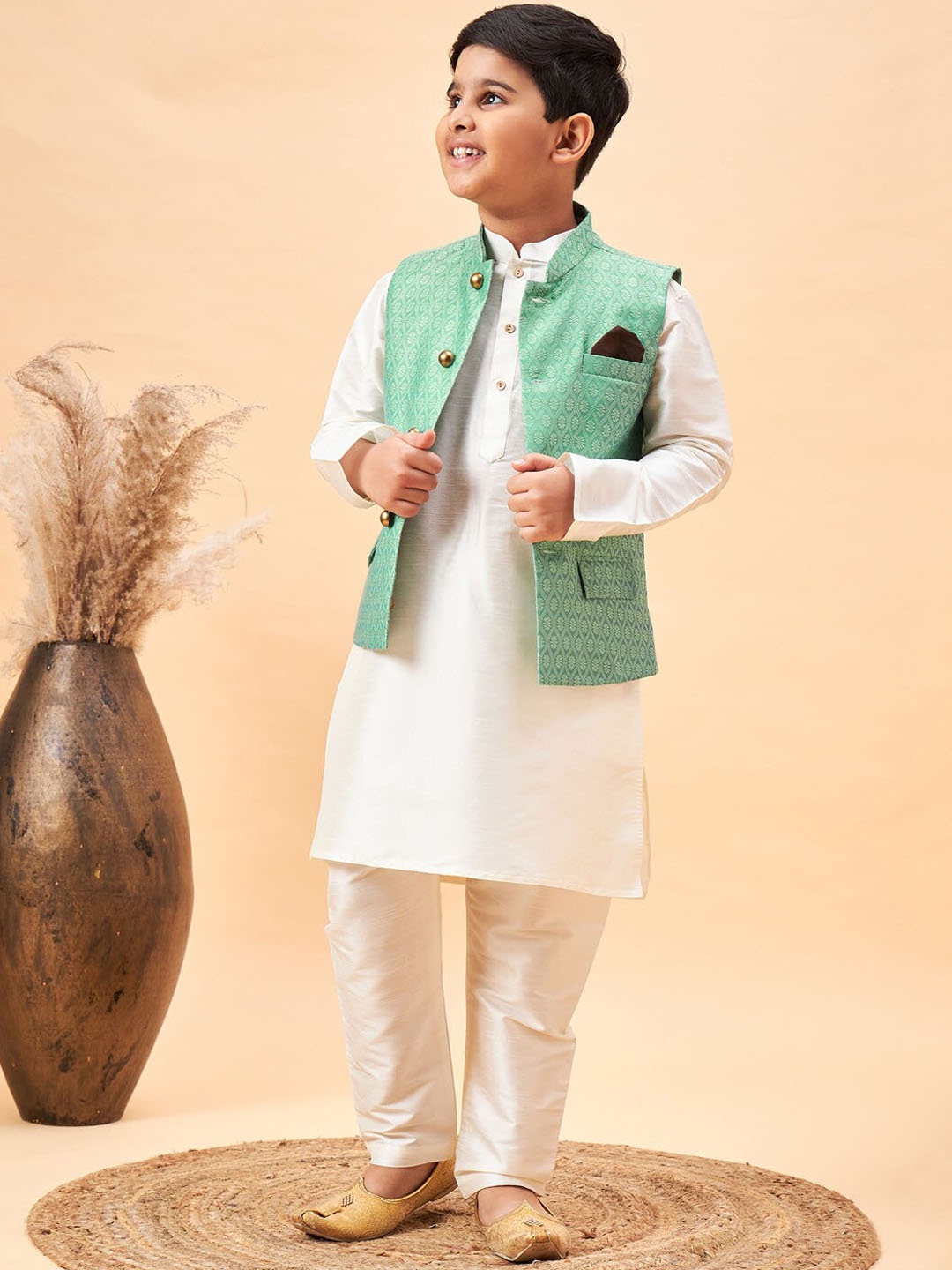 

VASTRAMAY Mandarin Collar Straight Kurta With Pyjamas, Cream