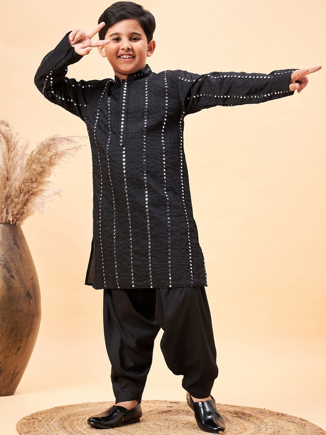 

VASTRAMAY Boys Mirror Work Mandarin Collar Straight Kurta With Patiala, Black