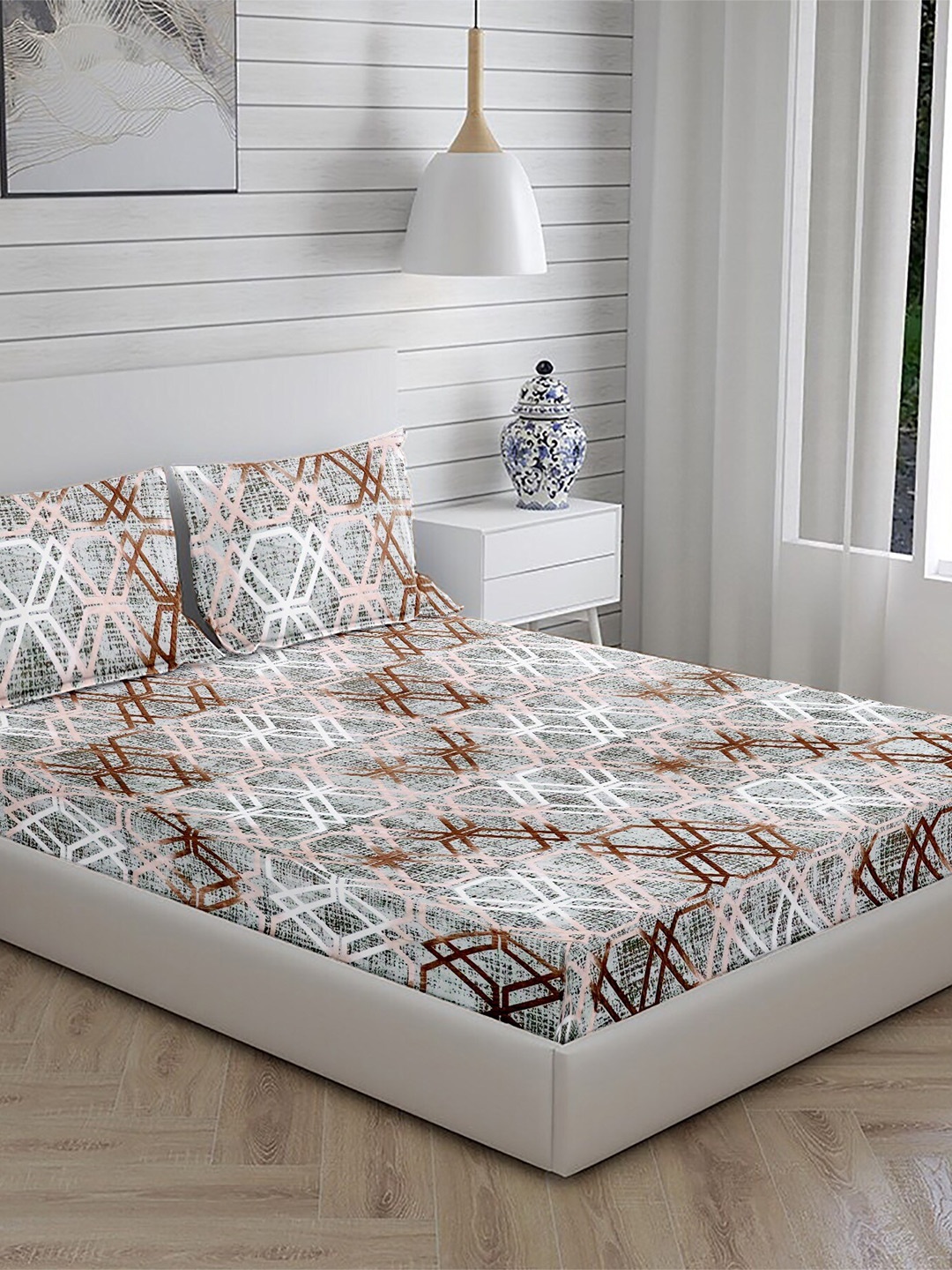 

Stylespace by Isha White & Brown Cotton 250 TC King Bedsheet with 2 Pillow Covers