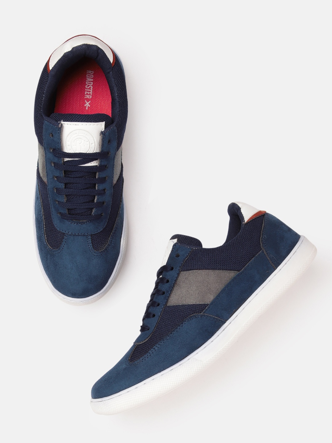 

The Roadster Lifestyle Co. Men Colourblocked Sneakers, Navy blue