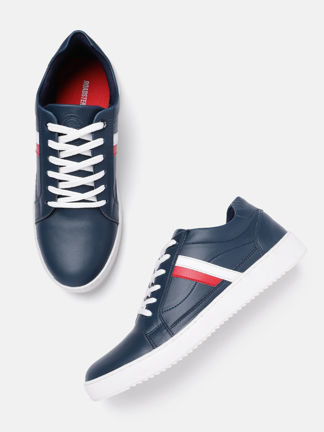 

The Roadster Lifestyle Co. Men Contrast Sole Sneakers, Navy blue