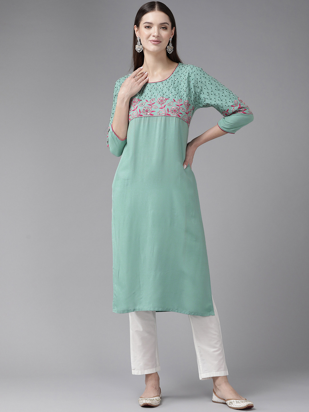 

Aarika Floral Embroidered Sequinned Kurta, Sea green