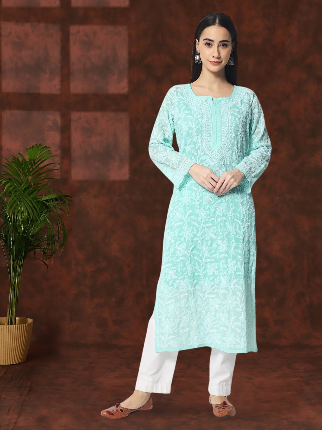 

PARAMOUNT CHIKAN Chikankari Embroidered Round Neck Long Sleeves Kurta, Sea green