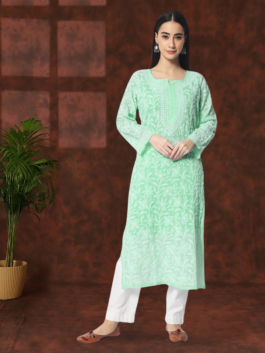 

PARAMOUNT CHIKAN Chikankari Embroidered Round Neck Long Sleeves Kurta, Green